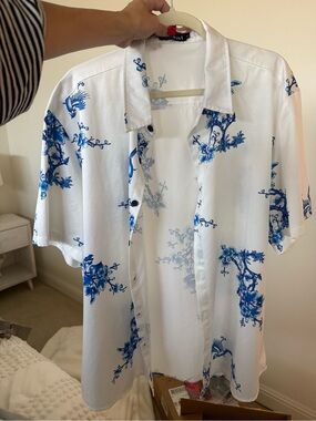 Atlanl Men's White Short-Sleeve Button-Up Shirt with Blue Floral Print